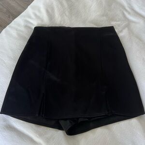 ✨ NWT Black Zara Skort